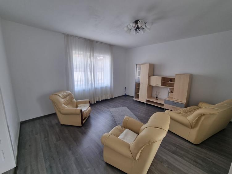 Casă individuală cu 4 camere cu Teren 995 Mp în Central
