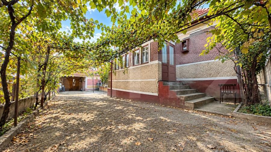 Casă individuală cu 3 camere cu Canalizare în Romos