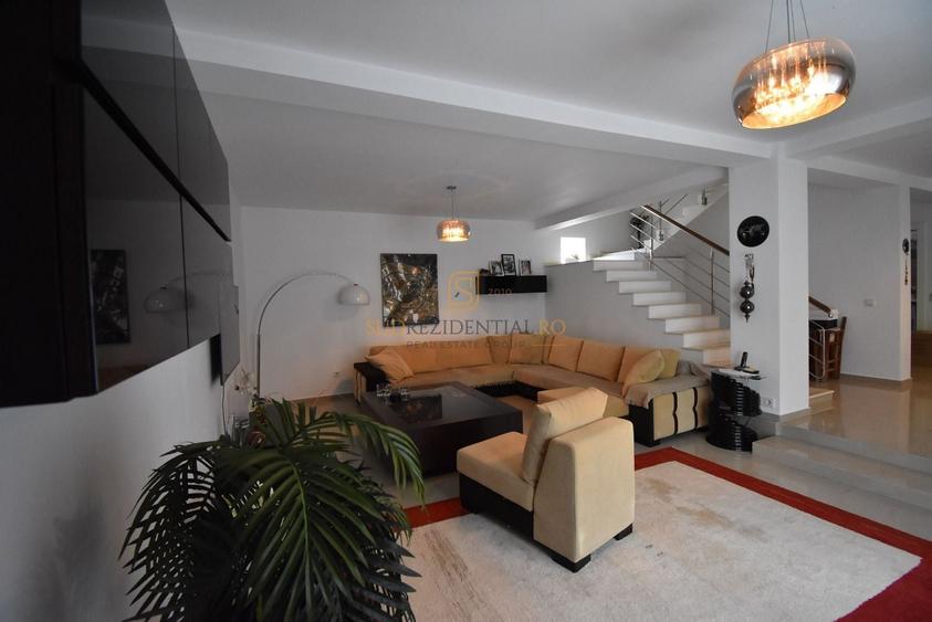 Duplex cu 4 camere cu Canalizare în 1 Decembrie