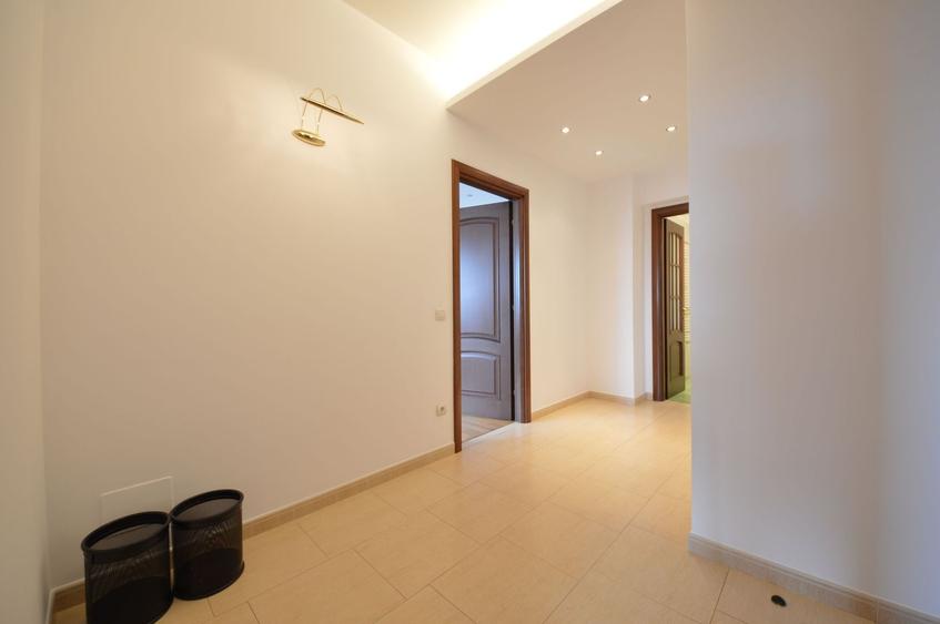 Apartament cu 4 camere decomandat în Kiseleff