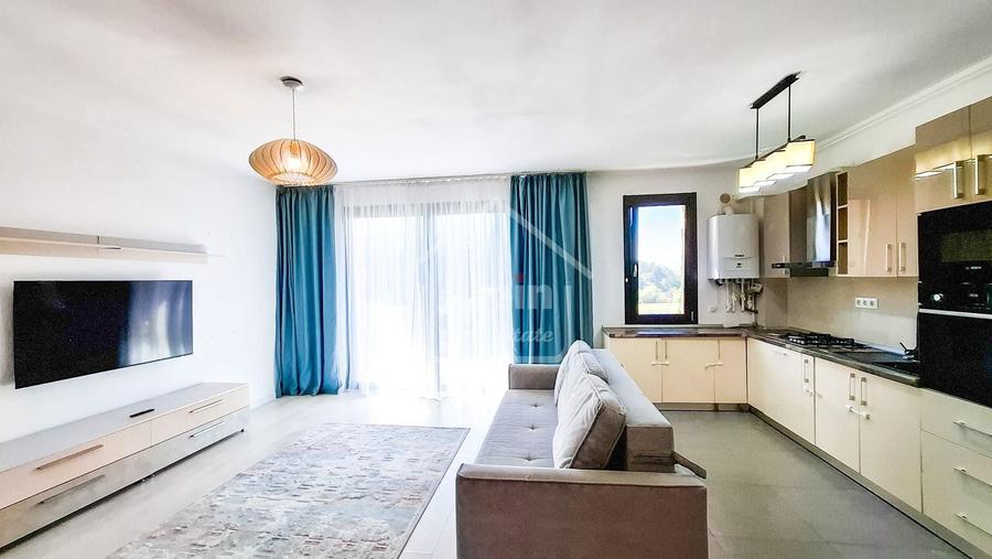 Apartament cu 3 camere decomandat, mobilat în Blumăna