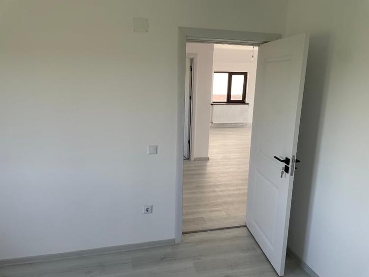 Casă individuală cu 6 camere cu Teren 352 Mp în Valu lui Traian