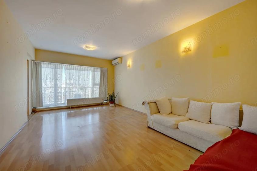 Apartament cu 4 camere decomandat în Titan