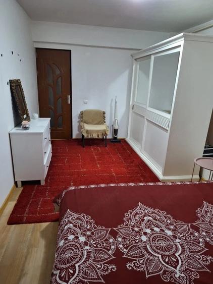 Apartament cu 3 camere decomandat, mobilat în Central