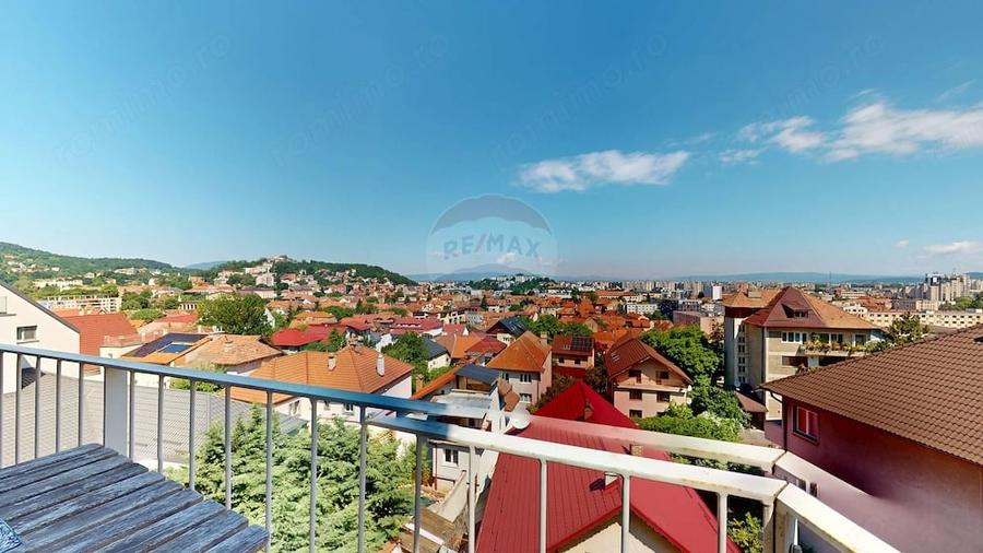 Apartament cu 3 camere semidecomandat în Centrul Istoric