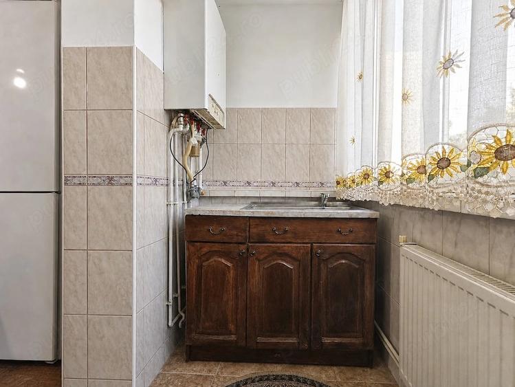 Apartament cu 3 camere decomandat în Girocului