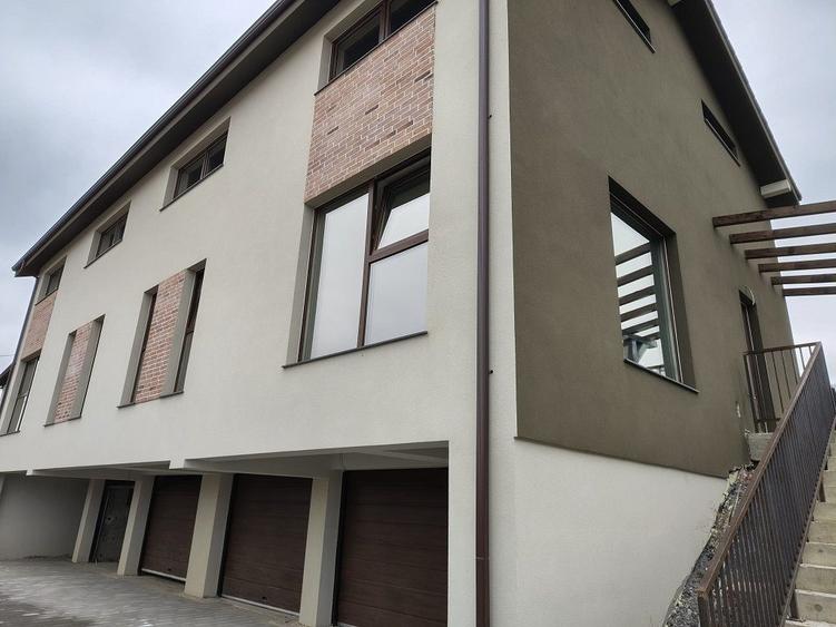 Duplex cu 4 camere cu Canalizare în Iris