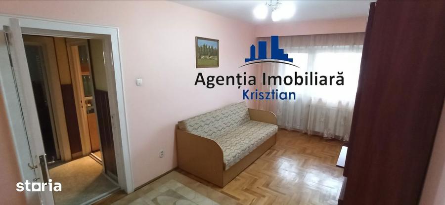 Apartament cu 4 camere de vanzare in Micro 16 - 18