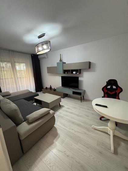 Apartament cu 2 camere în Apărătorii Patriei