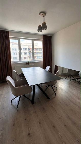 Apartament cu 3 camere decomandat în Exterior Vest