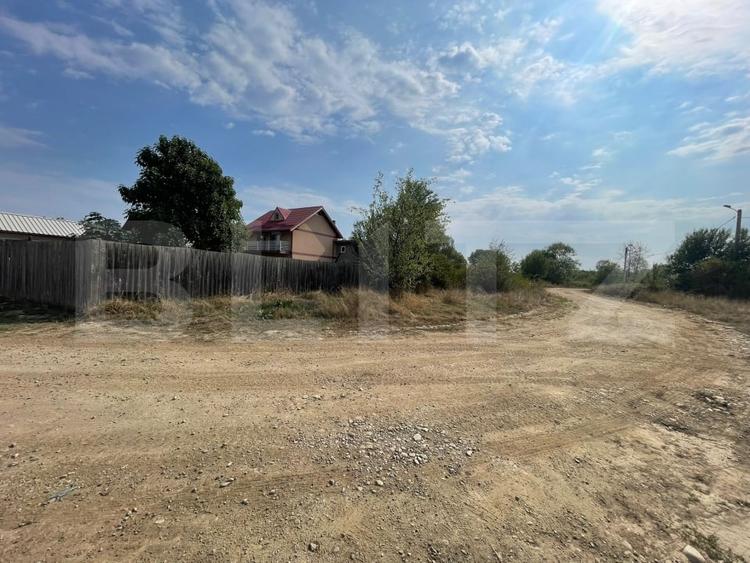 Teren Construcții intravilan de 1011 mp, în Periferie
