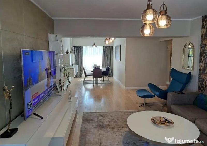 Apartament cu 4 camere semidecomandat în Calea Victoriei