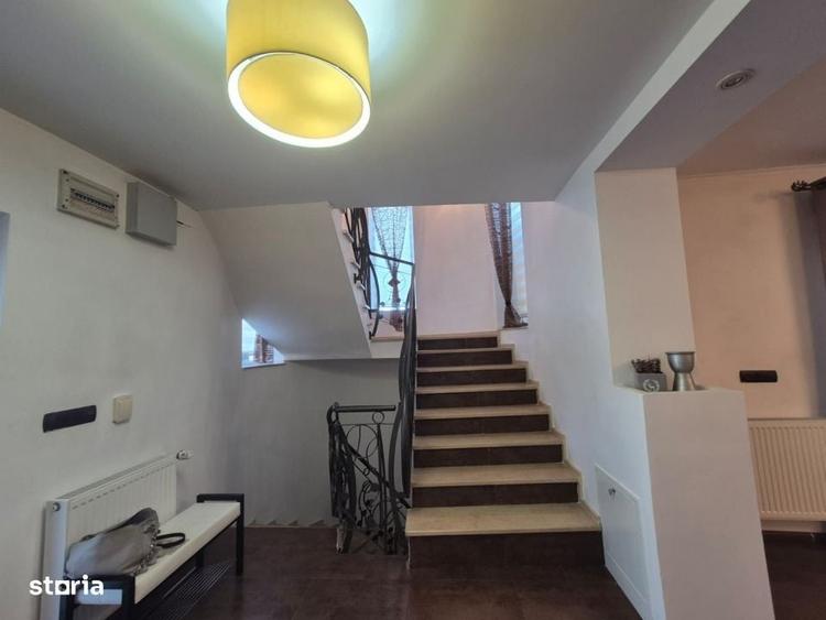Casă cu 4 camere în Dâmbul Rotund