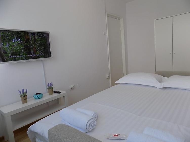 Apartament cu 3 camere semidecomandat, mobilat în Țiglina 2