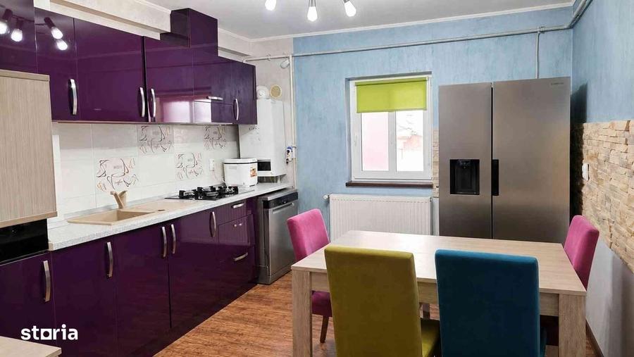 Apartament cu 3 camere decomandat în Exterior Vest