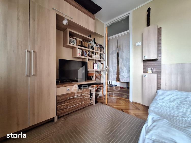 Apartament cu 4 camere decomandat în Aurel Vlaicu