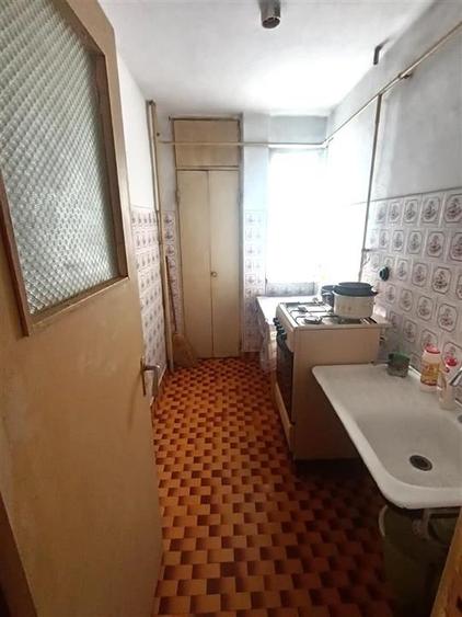 Apartament cu 3 camere semidecomandat în Viziru 1