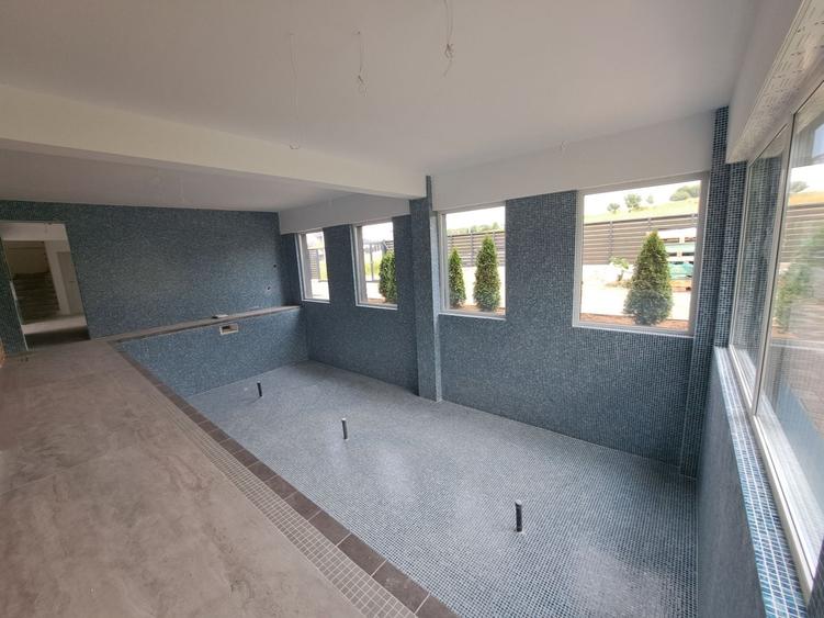 Casă individuală cu 5 camere cu Piscina în Exterior Est
