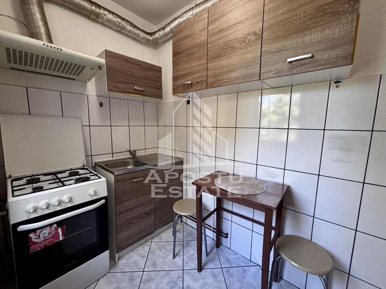 Garsonieră circulară, mobilată în Lunei