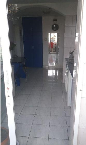 Apartament cu 3 camere decomandat, mobilat în Rahova