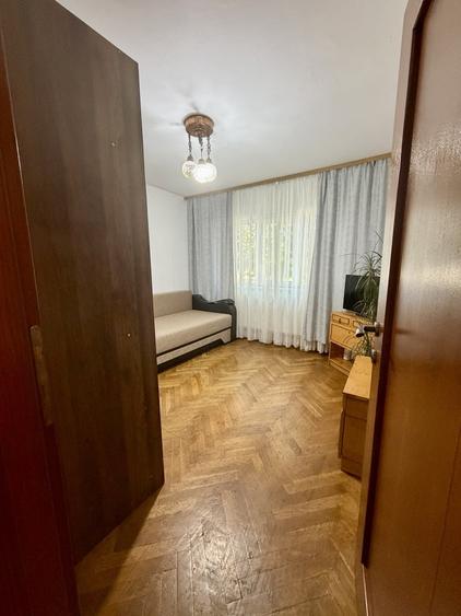 Apartament cu 3 camere decomandat, mobilat în Aradului