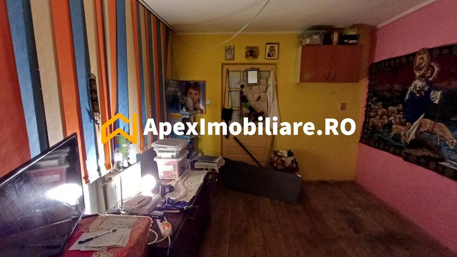 Casă individuală cu 15 camere cu Canalizare în Apărătorii Patriei