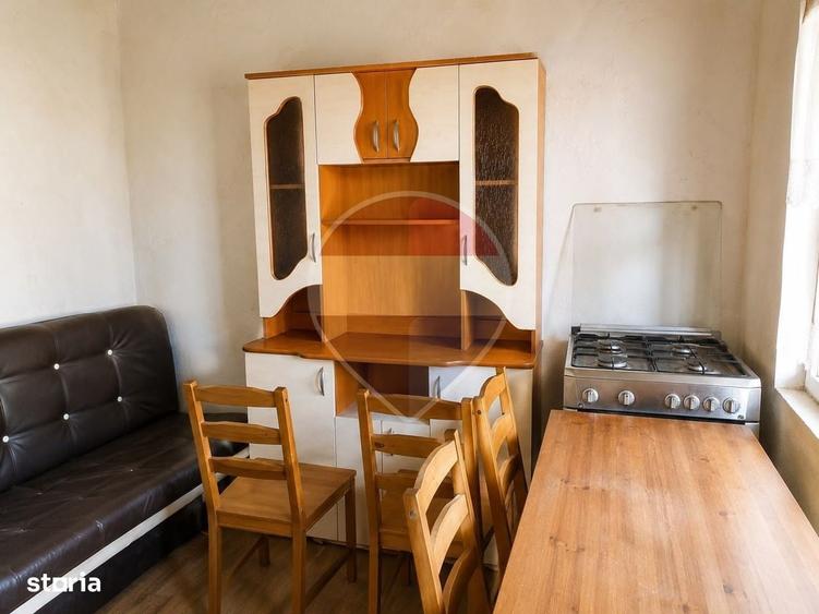 Casă cu 3 camere în Crucea de Piatră