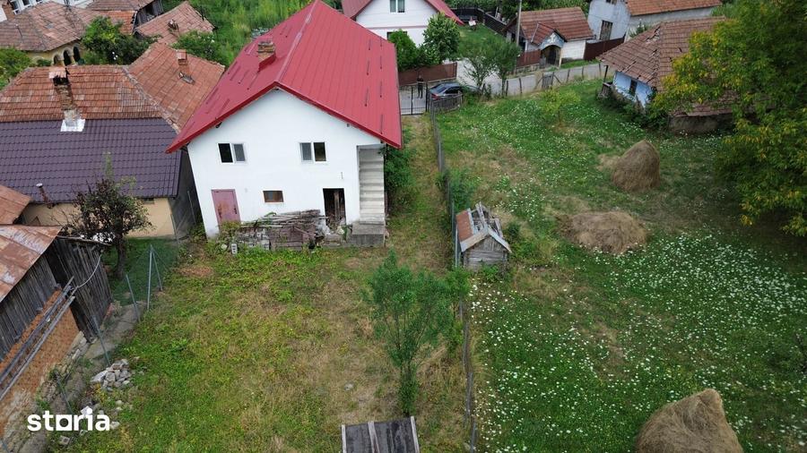 Casă cu 5 camere cu Teren 320 Mp în Sălătrucel