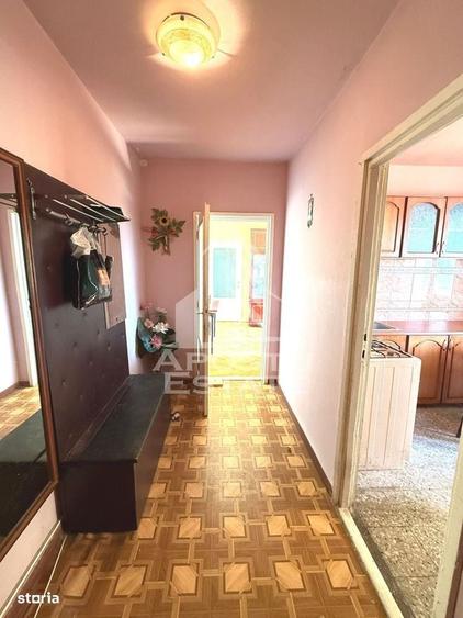 Apartament de vanzare cu 3 camere, 2 bai, 2 balcoane, zona Soarelui - 2