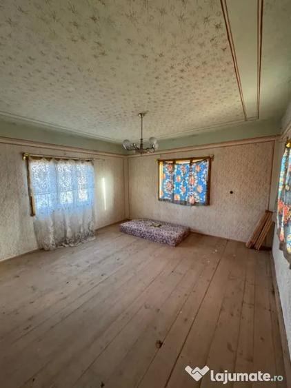 Casă cu 3 camere cu Teren 2500 Mp în Șindrești