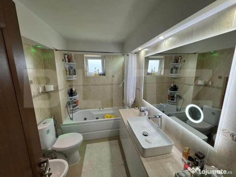 Apartament cu 3 camere decomandat în Central