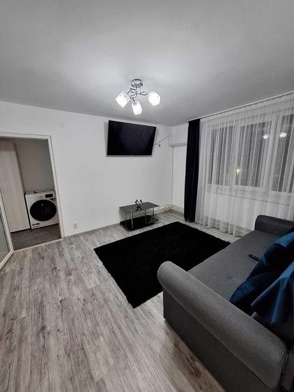 Apartament cu 2 camere decomandat în Rovine