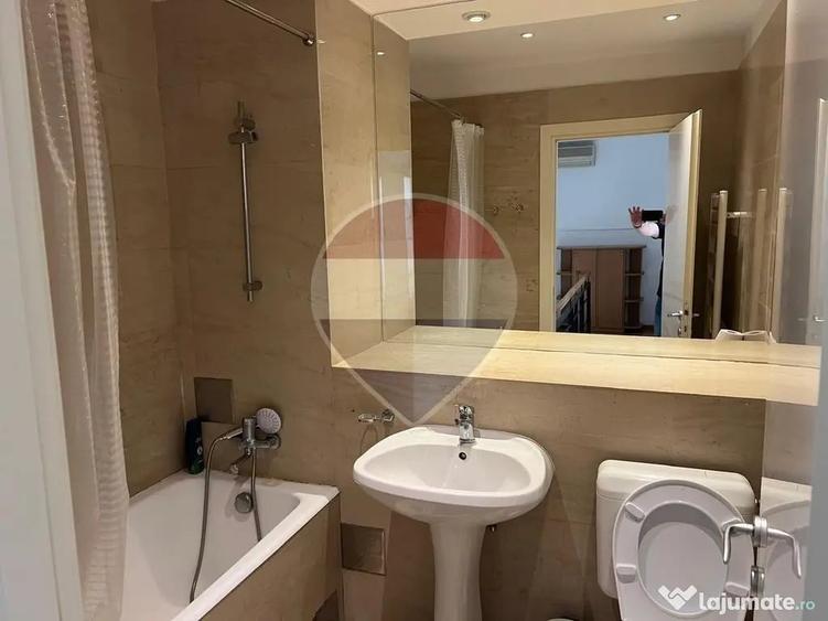 Apartament cu 3 camere semidecomandat în Nordului