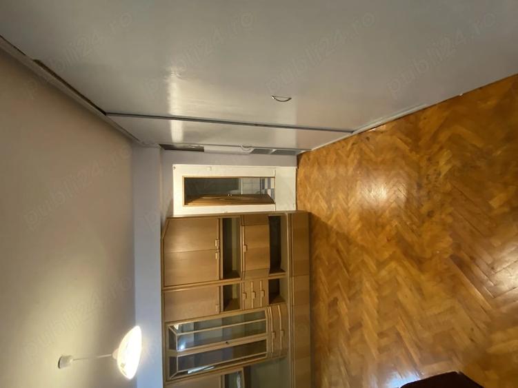 Apartament cu 3 camere semidecomandat în Central