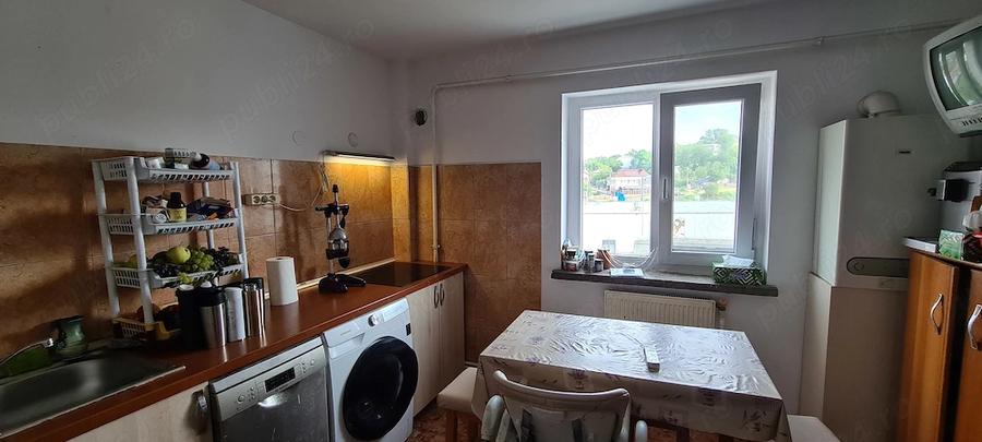Apartament cu 4 camere decomandat în Nicolae Titulescu
