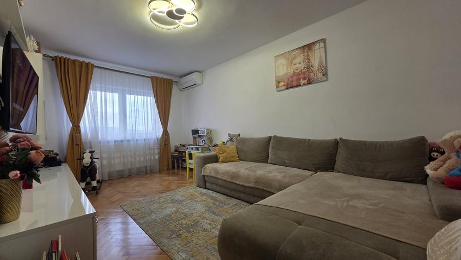 Apartament cu 3 camere decomandat, mobilat în Vasile Aaron