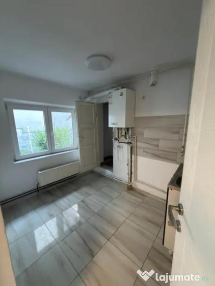 Casă cu 3 camere cu Teren 300 Mp în Delfinariu