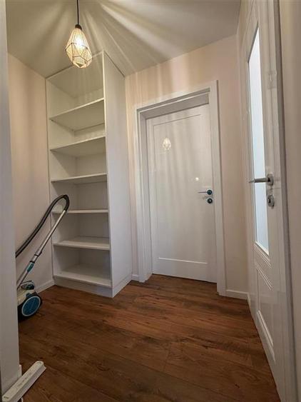 Apartament cu 3 camere semidecomandat, mobilat în Centrul Civic