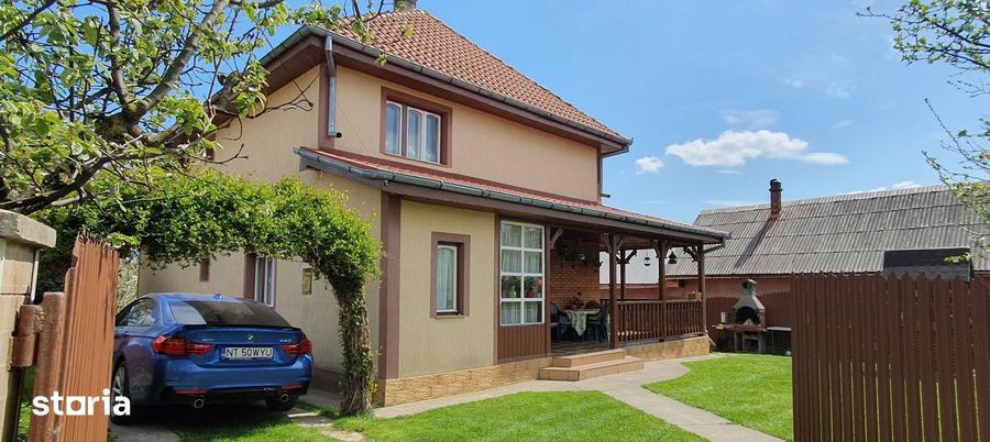 Casă cu 7 camere cu Teren 748 Mp în Borlești