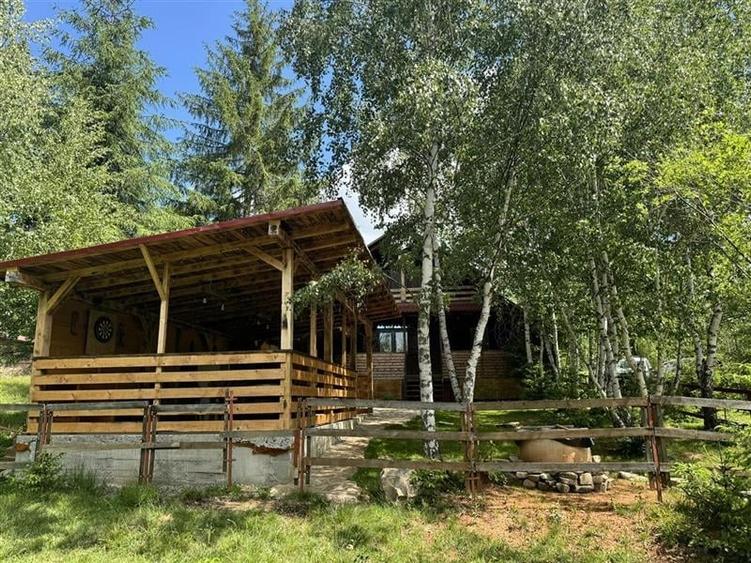 Casă individuală cu 5 camere cu Teren 300 Mp în Călățele