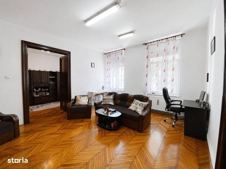Apartament cu 4 camere decomandat în Elisabetin