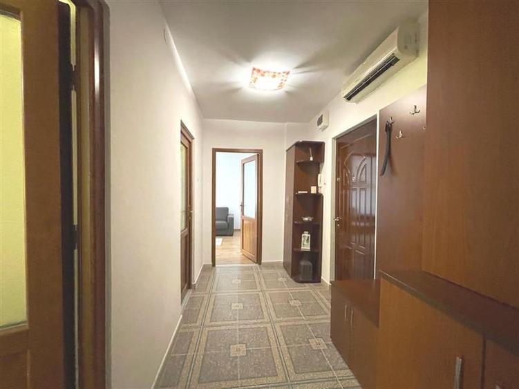 Apartament cu 2 camere decomandat, mobilat în E3