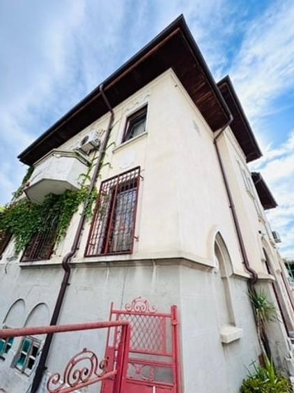 Apartament cu 4 camere semidecomandat, mobilat în Unirii