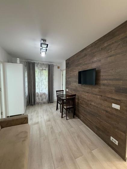 Apartament cu 2 camere semidecomandat în Ciric