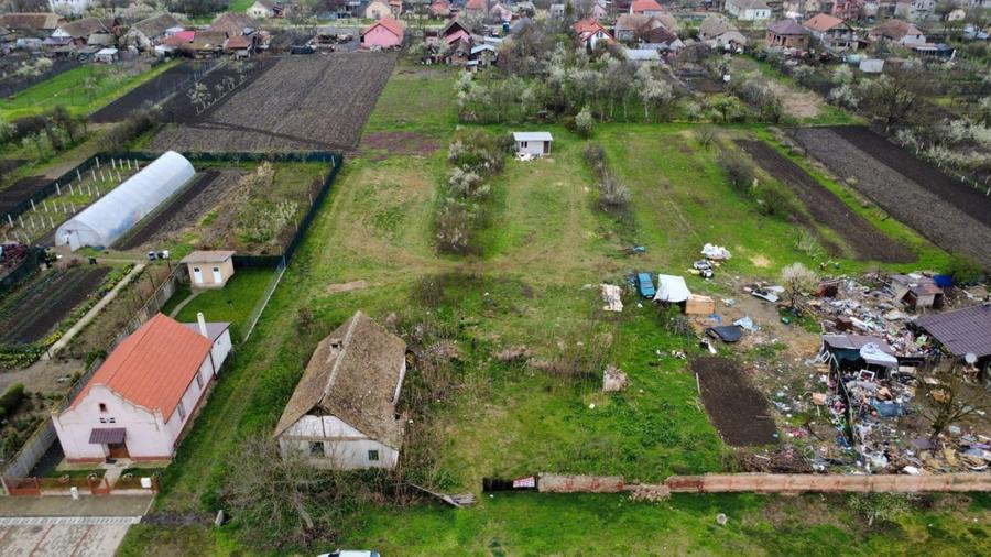Teren de 3593 mp, în Parța