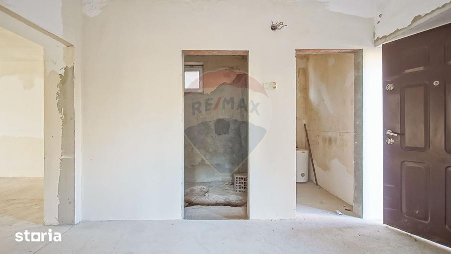 Casă cu 6 camere cu Teren 1000 Mp în Schei