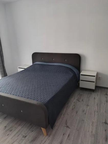 Apartament cu 3 camere decomandat în Florești