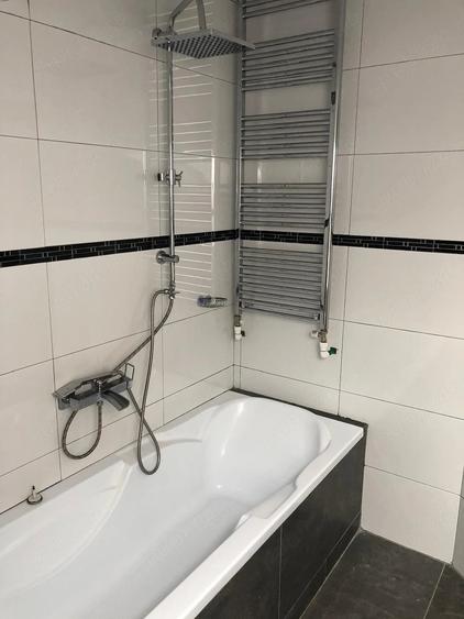 Apartament cu 3 camere decomandat în Florești