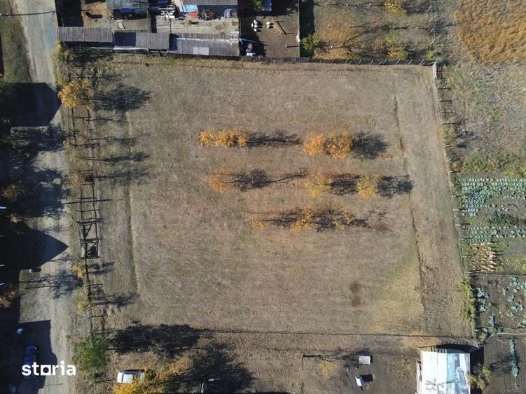 Teren de 300 mp, în Păuliș