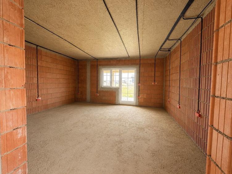 Duplex cu 4 camere cu Canalizare în Moșnița Nouă